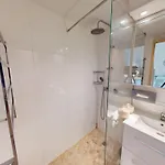 Maison Lumineuse Et Familiale A Avec Piscine Et Parking - Fr-1-785-34 펜션